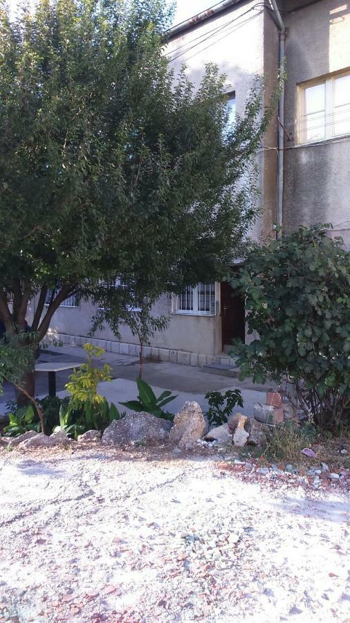Karla Daire Split Dış mekan fotoğraf